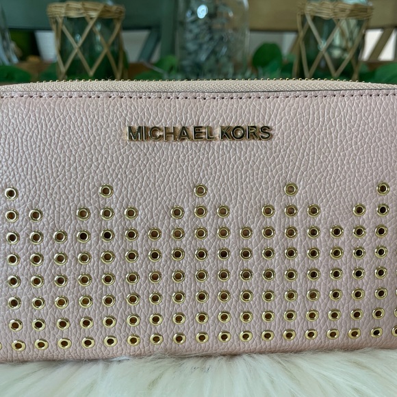 (MT189) NWOT Michael Kors Hayes Multifunction Studded Phone Case/Wallet - Picture 8 of 11